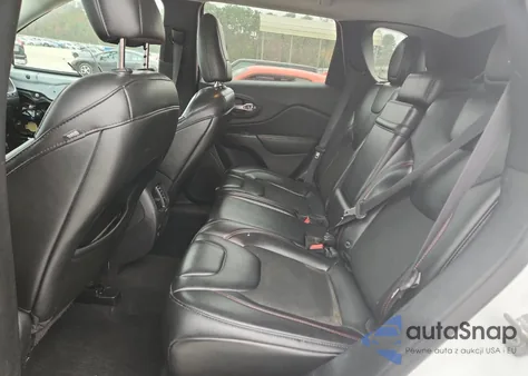 2019 Jeep Cherokee Trailhawk from USA, damaged, VIN 1C4PJMBXXKD331130